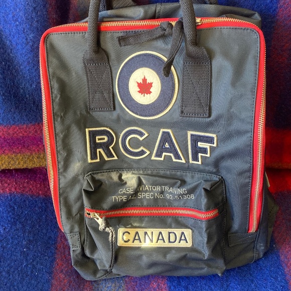 Red Canoe RCAF Backpack Navy adjustable straps - Picture 1 of 4